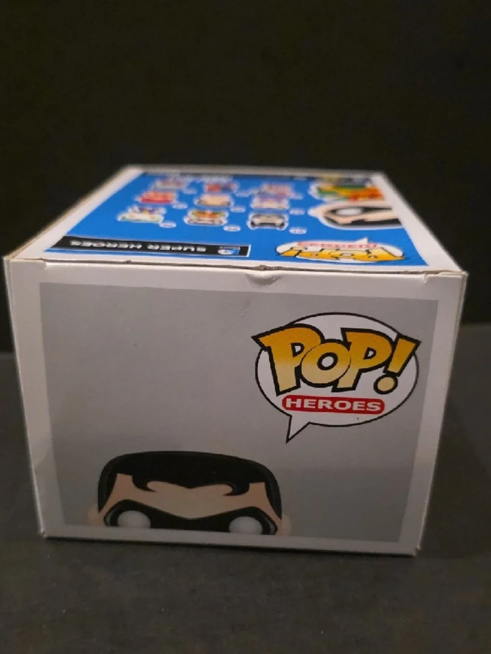 Funko POP! Robin Vinyl Figure - Picture 6 of 6